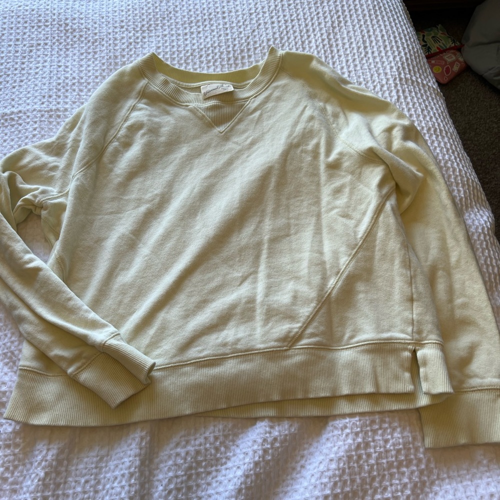 Universal thread, yellow pull over